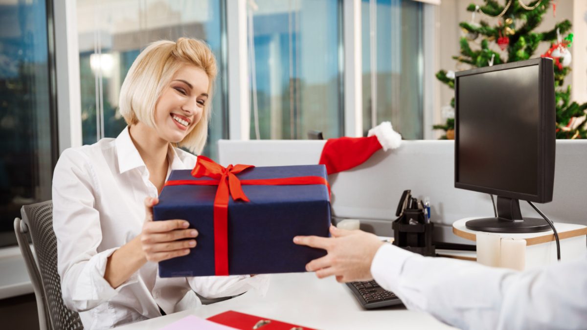 Pourquoi offrir des cadeaux de fin d’année à vos clients et salariés ?